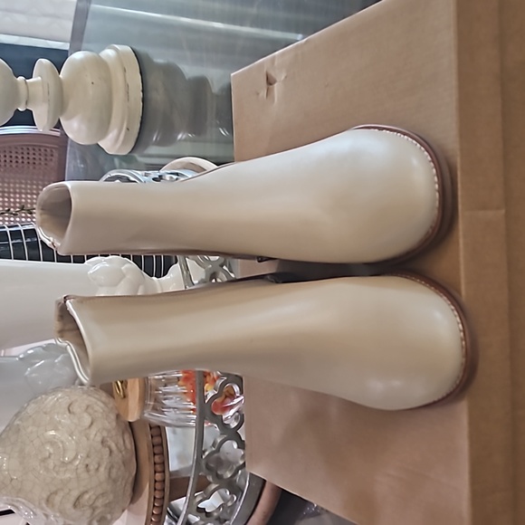 Lucky Cassia ankle bootiea - Picture 3 of 5